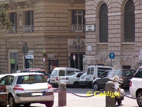 Omaggio floreale al Maestro Ruggiero Leoncavallo - Napoli 23 Aprile 2007_044.JPG